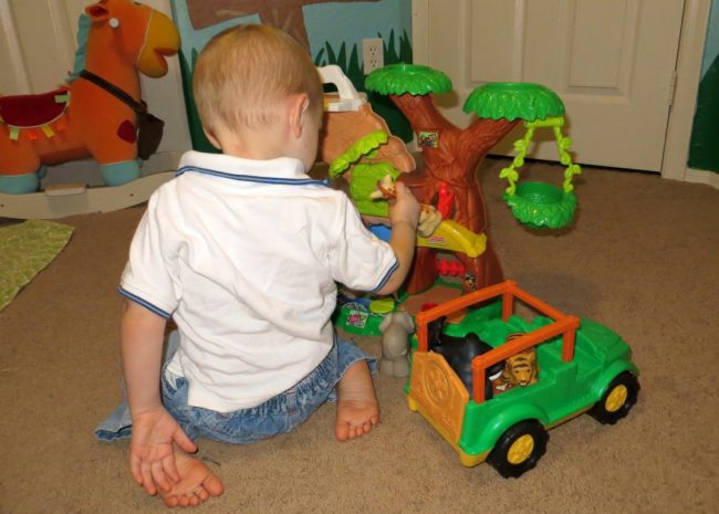 Huggies “Easy-On, Easy-Off” Challenge!