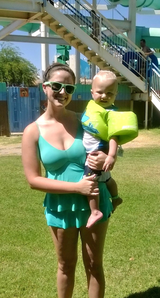 What to Bring to a Water Park with Toddlers & Still Enjoy It! 3 water parks