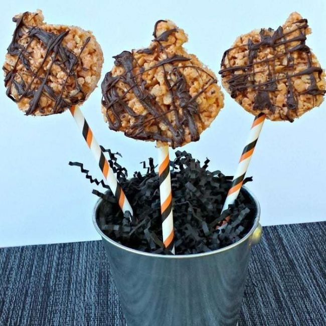 22 Tasty Halloween Treats to "Boo" Your Friends! 2 22 Tasty Halloween Treats to "Boo" Your Friends! Pumpkin Pops Halloween