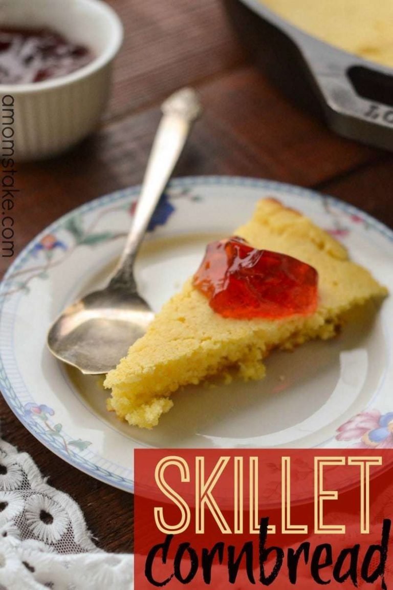 Easy Skillet Cornbread Recipe