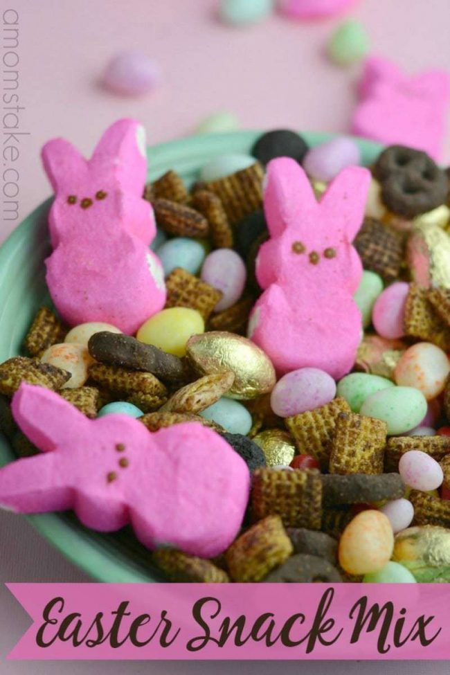 Easter bunny snack mix - yummy party treat or goody bag filler for your Easter hunt, party, or festivities! 