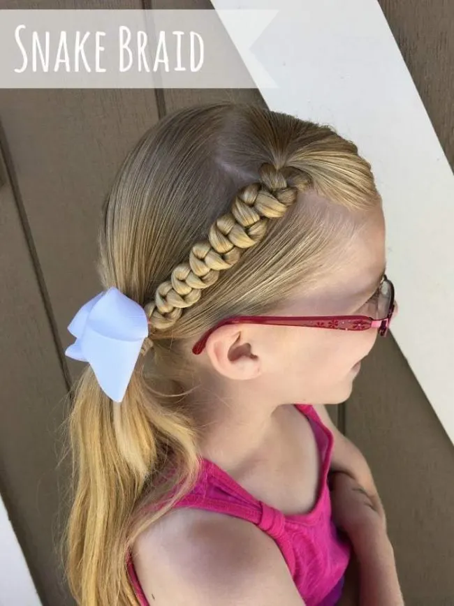 Quick and easy snake braid hair tutorial. Perfect for girls and women to change up that ponytail!