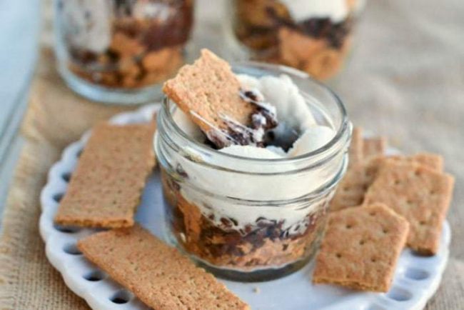 Oh. my. these taste like SUMMER! These mason jar s'mores were so easy to make, too, just a few mins prep and bake for about 10 minutes and you're ready to go! Loved every bite of chocolate and marshmallow goodness in this diy s'mores recipe you bake at home!