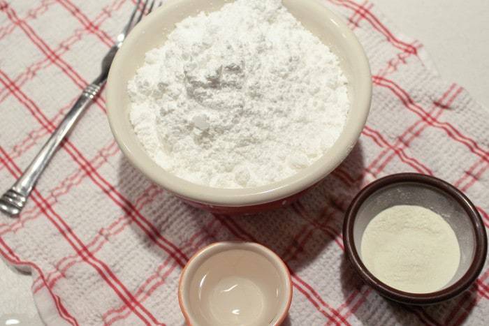 Super Hold Icing for Gingerbread House 2 gingerbread-house-frosting2081