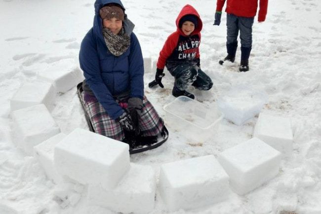 Roll a Snowman Printable Dice Game Igloo 2