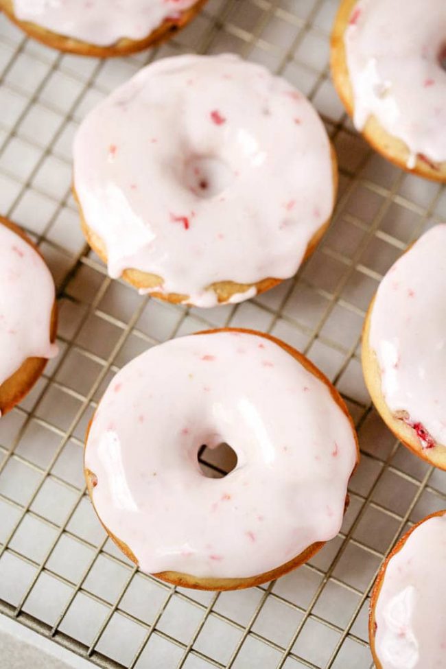 So much flavor in these strawberry puree donuts and delicious strawberry icing! Amazing breakfast or dessert that are easy to make in just 12 minutes.