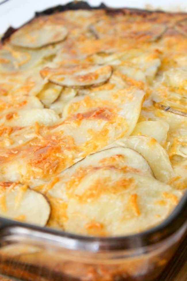 This potatoes au gratin recipe is going to be one you print, save in your recipe book, and use over and over. It's one of the perfect side dishes that's easy to make, creamy and delicious!