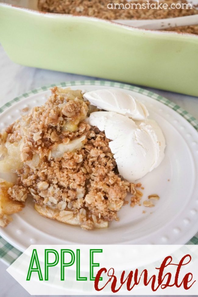 Easy apple crumble recipe (also called apple crisp)! So easy with just 6-ingredients and a little prep. A favorite twist on classic apple pie. Dessert recipes are the best! #apples #applepie #applecrisp #applecrumble #recipe #dessertrecipes