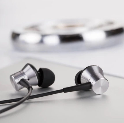 13 Favorite Finds for Your New Year Resolutions piston 1more headphones