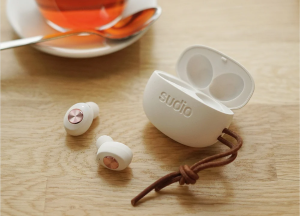 Thoughtful Gift Ideas for Every Dad & Grad sudio earbuds