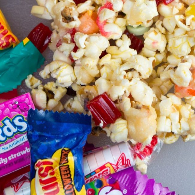 22 Tasty Halloween Treats to "Boo" Your Friends! Candy Popcorn09094 2 700x700 1