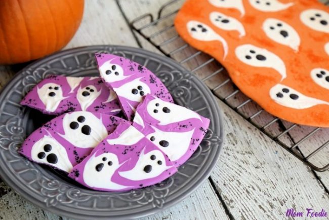 22 Tasty Halloween Treats to "Boo" Your Friends! Halloween Ghost Candy Bark Recipe