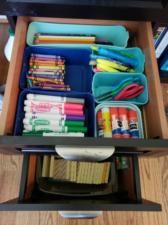 Easy Everyday Cleaning Routine in 15-Minutes! organized desk