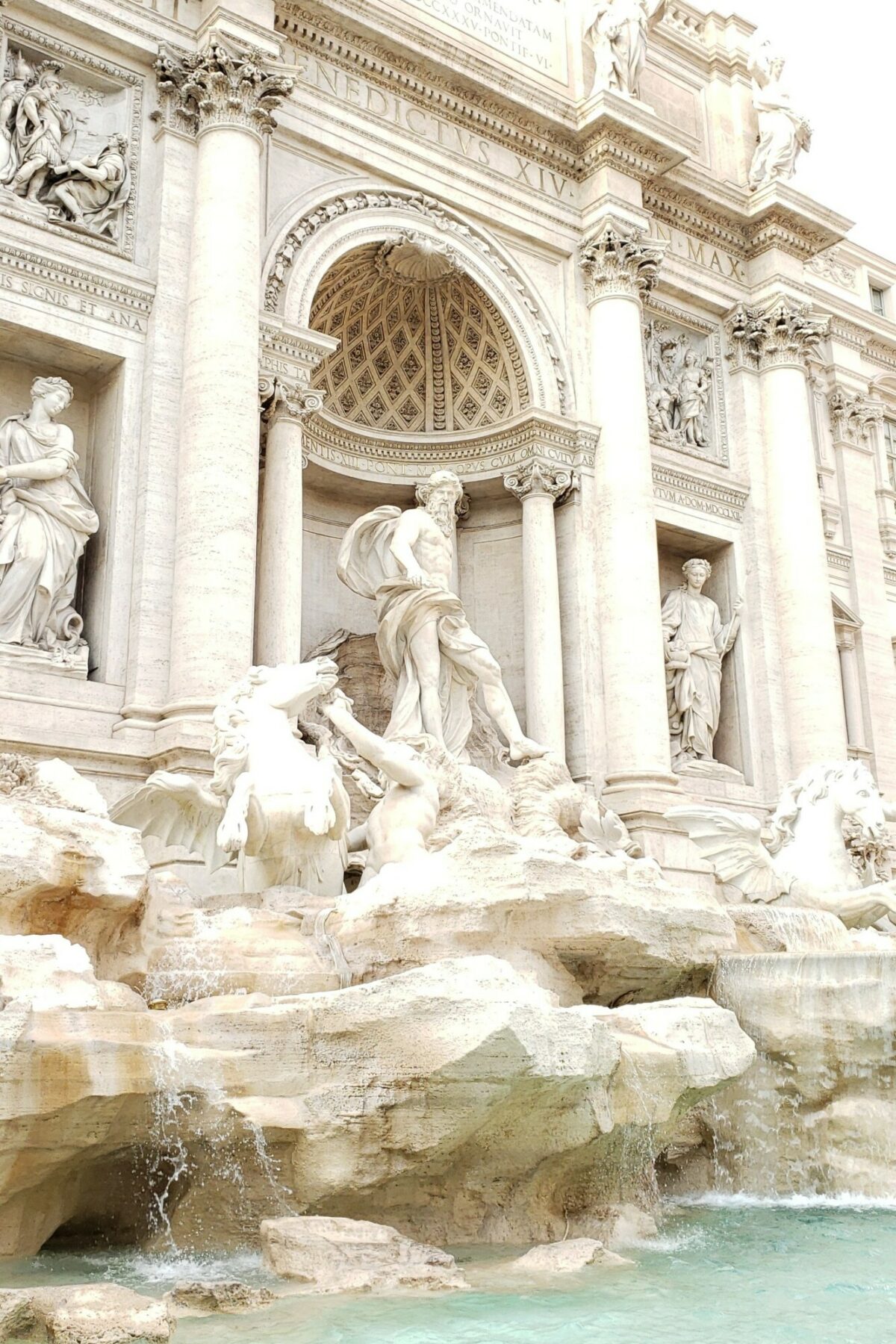 2 Week Switzerland & Italy Itinerary + Printable! trevi fountain